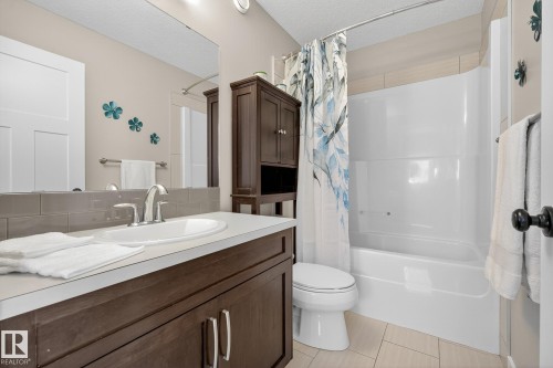7139 Cardinal Way, Edmonton, AB - Indoor Photo Showing Bathroom