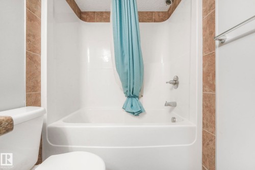210 103 Ambleside Drive, Edmonton, AB - Indoor Photo Showing Bathroom