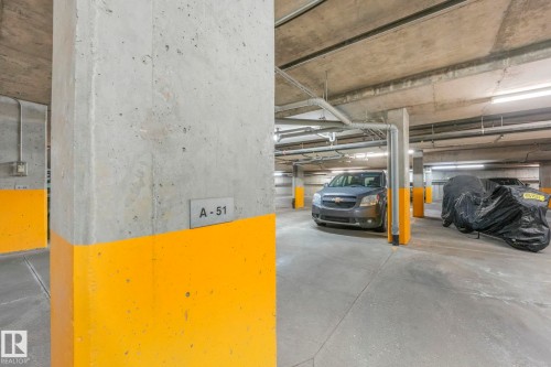 210 103 Ambleside Drive, Edmonton, AB - Indoor Photo Showing Garage