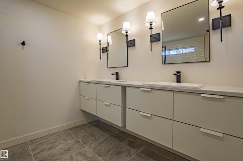 5603 108 Street, Edmonton, AB - Indoor Photo Showing Bathroom