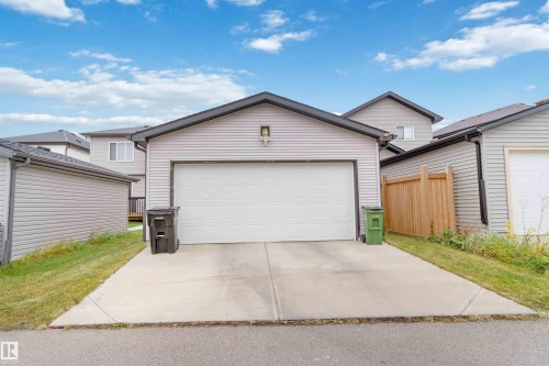 Garage featuring concrete driveway - 17816 59 Street, Edmonton, AB - Outdoor