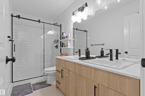 3427 Craig Landing, Edmonton, AB - Indoor Photo Showing Bathroom