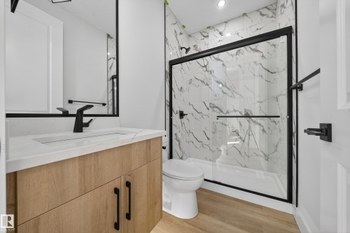 2008 Collip Crescent, Edmonton, AB - Indoor Photo Showing Bathroom