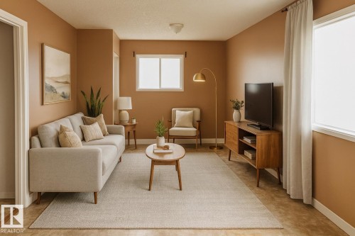 10934 76 Avenue, Edmonton, AB - Indoor Photo Showing Living Room