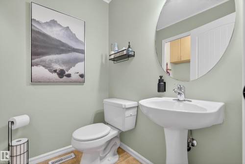 1119 36 Avenue, Edmonton, AB - Indoor Photo Showing Bathroom