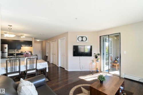 210 530 Watt Boulevard, Edmonton, AB - Indoor Photo Showing Living Room