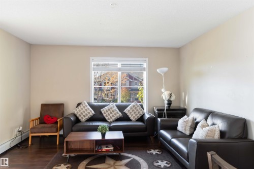 210 530 Watt Boulevard, Edmonton, AB - Indoor Photo Showing Living Room