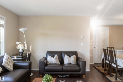 210 530 Watt Boulevard, Edmonton, AB - Indoor Photo Showing Living Room