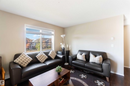 210 530 Watt Boulevard, Edmonton, AB - Indoor Photo Showing Living Room