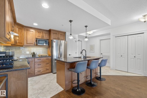 603 10142 111 Street, Edmonton, AB - Indoor Photo Showing Kitchen