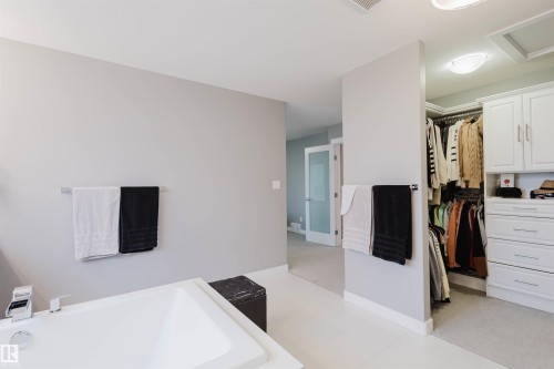 2117 69A Street, Edmonton, AB - Indoor Photo Showing Bathroom