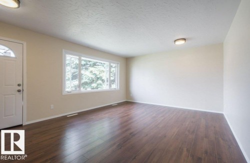 12807 135 Avenue, Edmonton, AB - Indoor Photo Showing Other Room