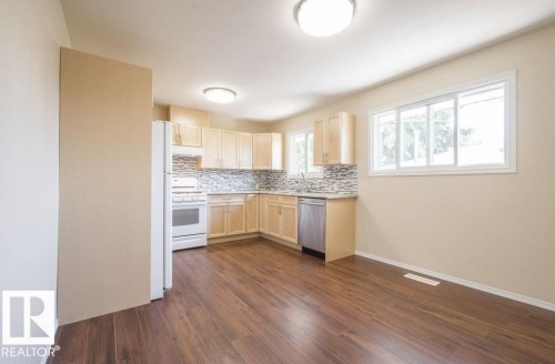 12807 135 Avenue, Edmonton, AB - Indoor Photo Showing Kitchen