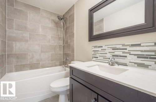 12807 135 Avenue, Edmonton, AB - Indoor Photo Showing Bathroom