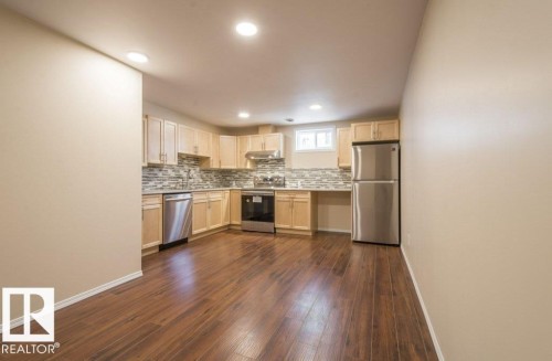 12807 135 Avenue, Edmonton, AB - Indoor Photo Showing Kitchen