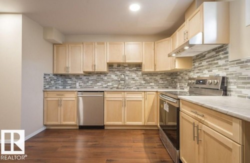 12807 135 Avenue, Edmonton, AB - Indoor Photo Showing Kitchen With Upgraded Kitchen