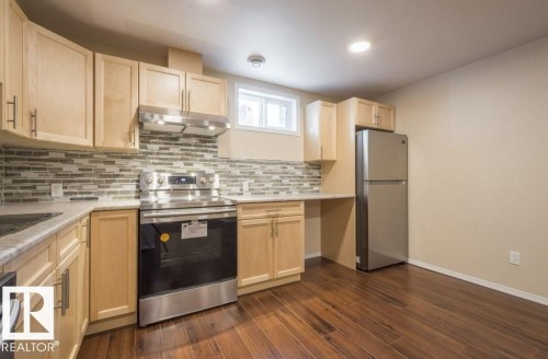 12807 135 Avenue, Edmonton, AB - Indoor Photo Showing Kitchen