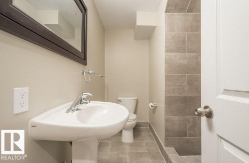 12807 135 Avenue, Edmonton, AB - Indoor Photo Showing Bathroom