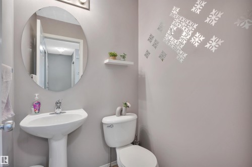5933 164 Avenue, Edmonton, AB - Indoor Photo Showing Bathroom