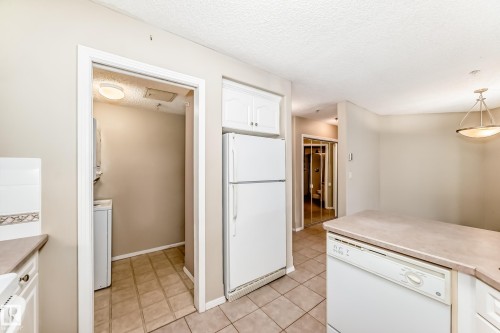 141 9704 174 Street, Edmonton, AB - Indoor Photo Showing Kitchen