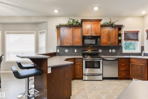 60 Huntington Crescent, Spruce Grove, AB - Indoor Photo Showing Kitchen