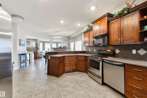 60 Huntington Crescent, Spruce Grove, AB - Indoor Photo Showing Kitchen