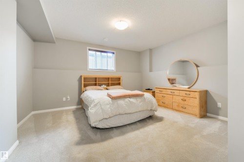 60 Huntington Crescent, Spruce Grove, AB - Indoor Photo Showing Bedroom