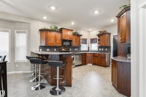60 Huntington Crescent, Spruce Grove, AB - Indoor Photo Showing Kitchen