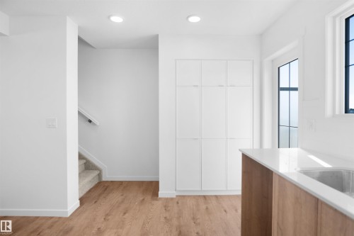523 Aster Drive, Edmonton, AB - Indoor Photo Showing Kitchen