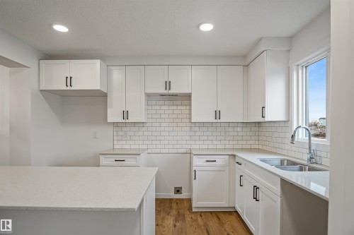 431 Aster Drive, Edmonton, AB - Indoor Photo Showing Kitchen With Double Sink