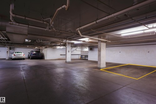 117 10523 123 Street, Edmonton, AB - Indoor Photo Showing Garage
