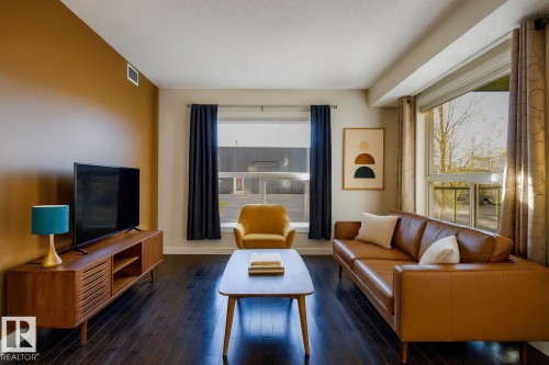 117 10523 123 Street, Edmonton, AB - Indoor Photo Showing Living Room