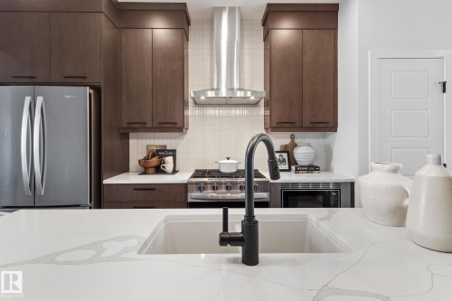 272 Paterson Link, Edmonton, AB - Indoor Photo Showing Kitchen With Stainless Steel Kitchen