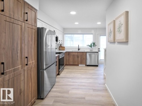 3-1209 Keswick Drive, Edmonton, AB - Indoor Photo Showing Kitchen
