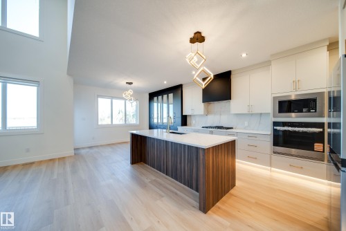 125 Starling Way, Fort Saskatchewan, AB - Indoor Photo Showing Kitchen