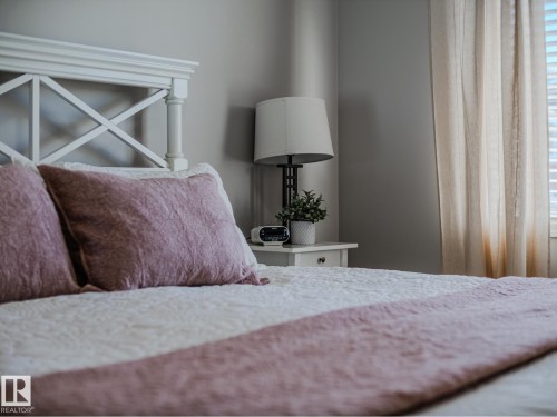 1692 Chapman Way, Edmonton, AB - Indoor Photo Showing Bedroom
