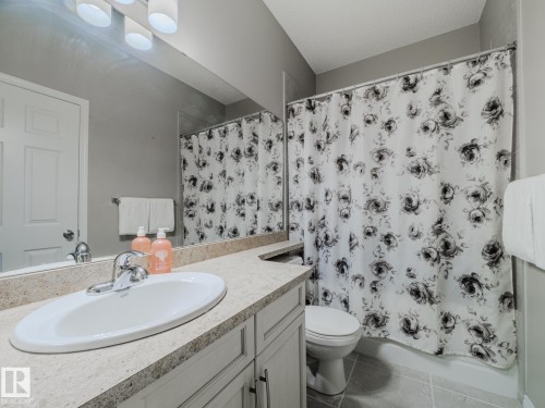 1692 Chapman Way, Edmonton, AB - Indoor Photo Showing Bathroom
