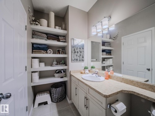 1692 Chapman Way, Edmonton, AB - Indoor Photo Showing Bathroom