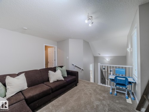 1692 Chapman Way, Edmonton, AB - Indoor Photo Showing Living Room