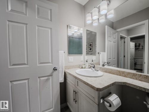 1692 Chapman Way, Edmonton, AB - Indoor Photo Showing Bathroom