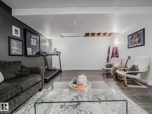 1692 Chapman Way, Edmonton, AB - Indoor Photo Showing Living Room