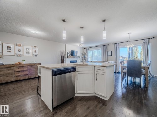 1692 Chapman Way, Edmonton, AB - Indoor Photo Showing Kitchen