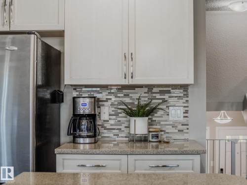 1692 Chapman Way, Edmonton, AB - Indoor Photo Showing Kitchen