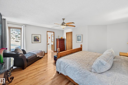 24 Valleyview Crescent, Rural Sturgeon County, AB - Indoor Photo Showing Bedroom