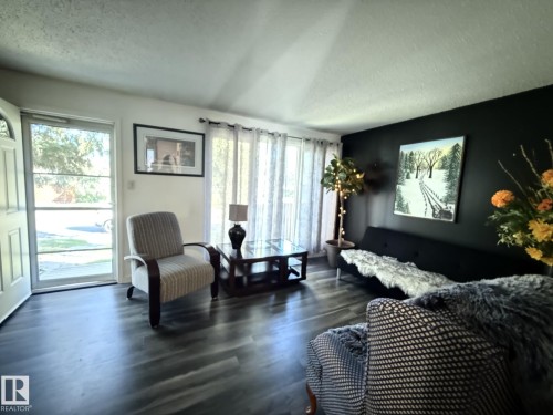 3127 109 Street, Edmonton, AB - Indoor Photo Showing Living Room
