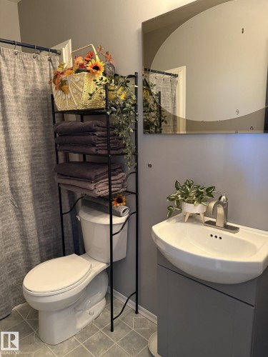 3127 109 Street, Edmonton, AB - Indoor Photo Showing Bathroom