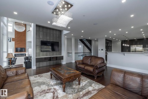14 3466 Keswick Boulevard, Edmonton, AB - Indoor Photo Showing Living Room