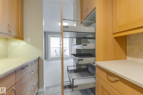 1503 12303 Jasper Avenue, Edmonton, AB - Indoor Photo Showing Kitchen