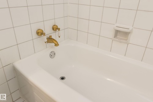 1503 12303 Jasper Avenue, Edmonton, AB - Indoor Photo Showing Bathroom