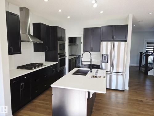449 Conroy Crescent, Edmonton, AB - Indoor Photo Showing Kitchen With Double Sink With Upgraded Kitchen